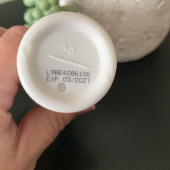 Rodan & Fields- Radiant Defense: Beige - Picture 2 of 3